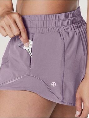 Lululemon Athletics Hotty Hot Short II *2.5" Size 6